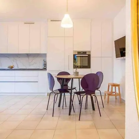 Apartament Beautiful And Cozy Near To The Njivice