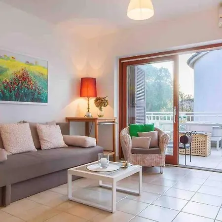 Apartament Beautiful And Cozy Near To The