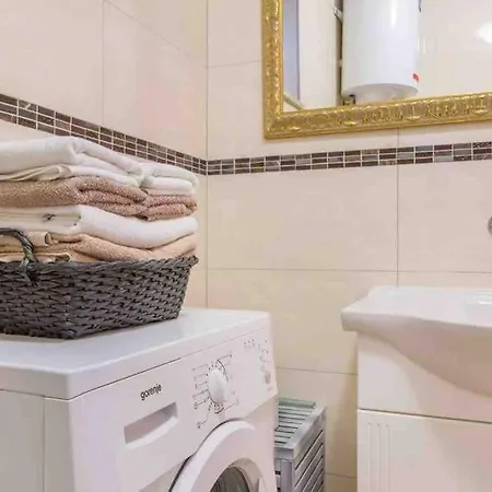 Beautiful And Cozy Near To The Apartament *